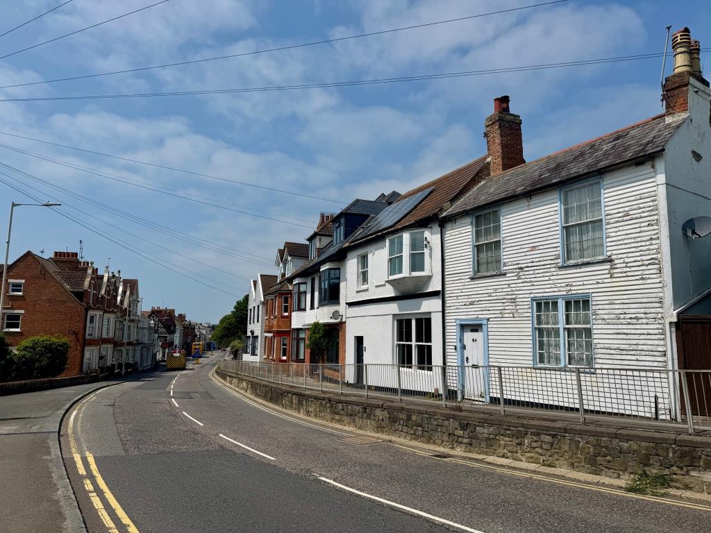 Lot: 130 - END-TERRACE PERIOD COTTAGE - View along Sandgate